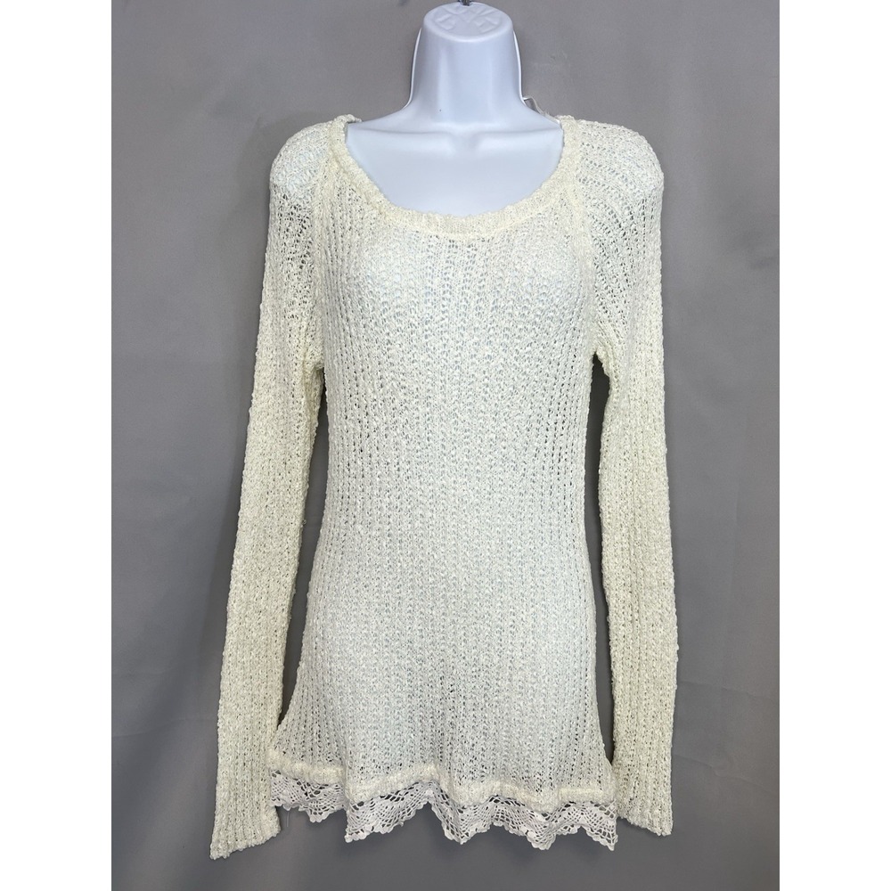 Love By Design Top Sweater Sz Medium White Long Sleeve